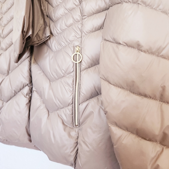Michael Kors Puffer Jacket with DEFECTS - Picture 2 of 16